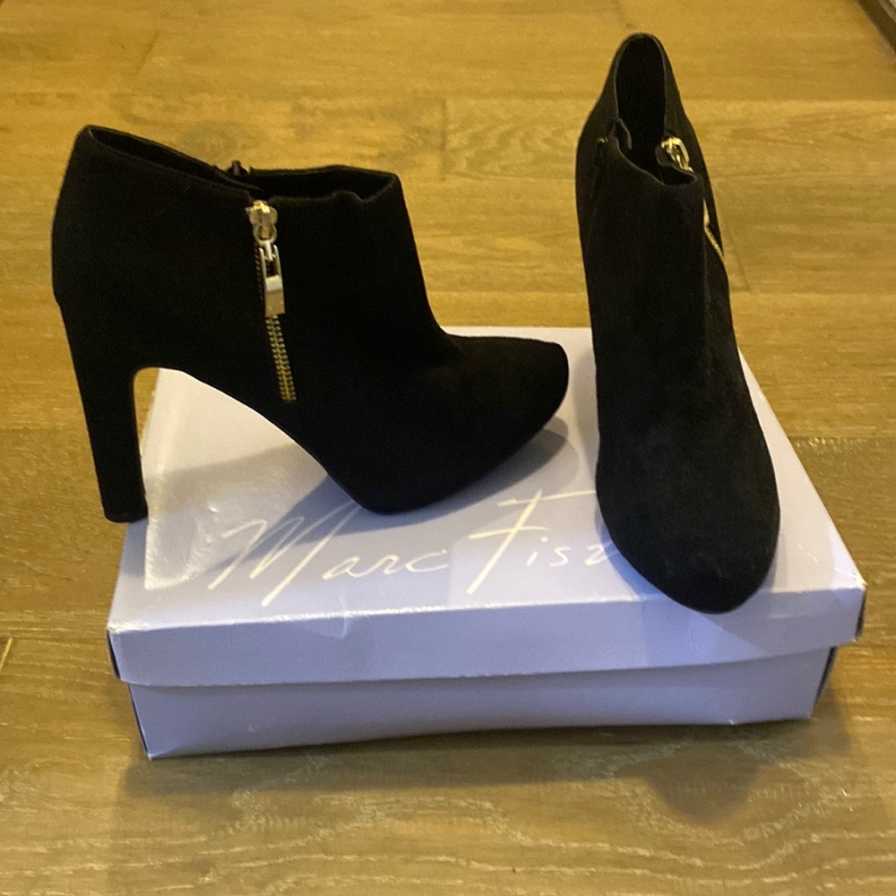 NIB Brand New Marc Fisher Black Suede Heeled Boots Booties Zipper Gold 9.5